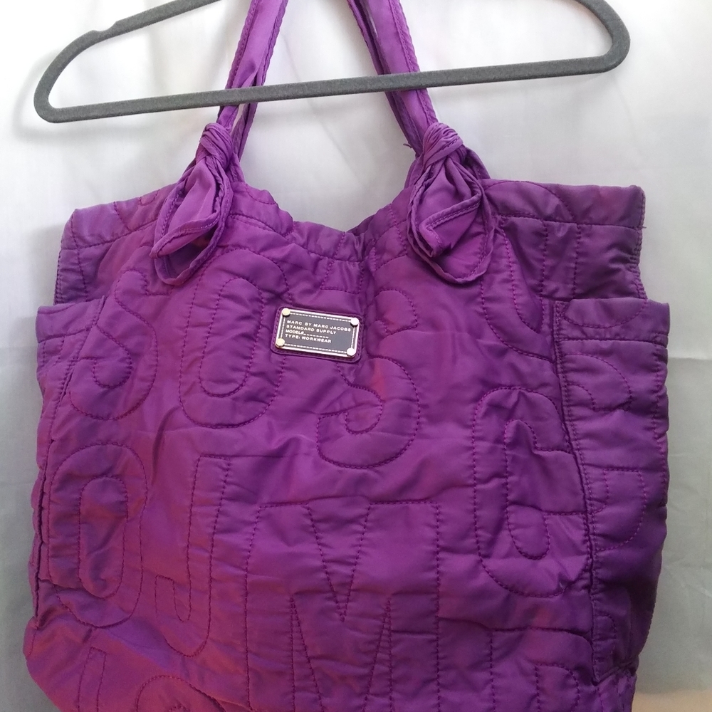 Woman tote Marc jacobs Reversible.sorry my price is firmed. Thank you!